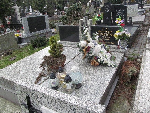 Grób Mieczysław Sztwiertnia